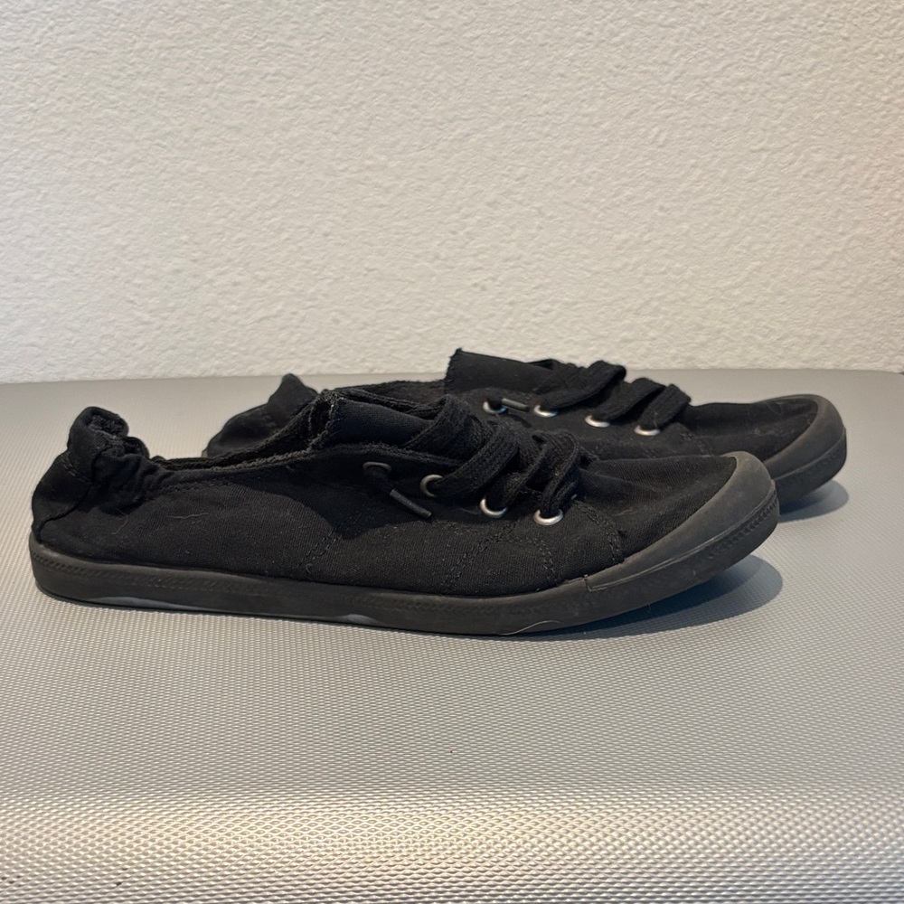 SO Black Textured Sneakers